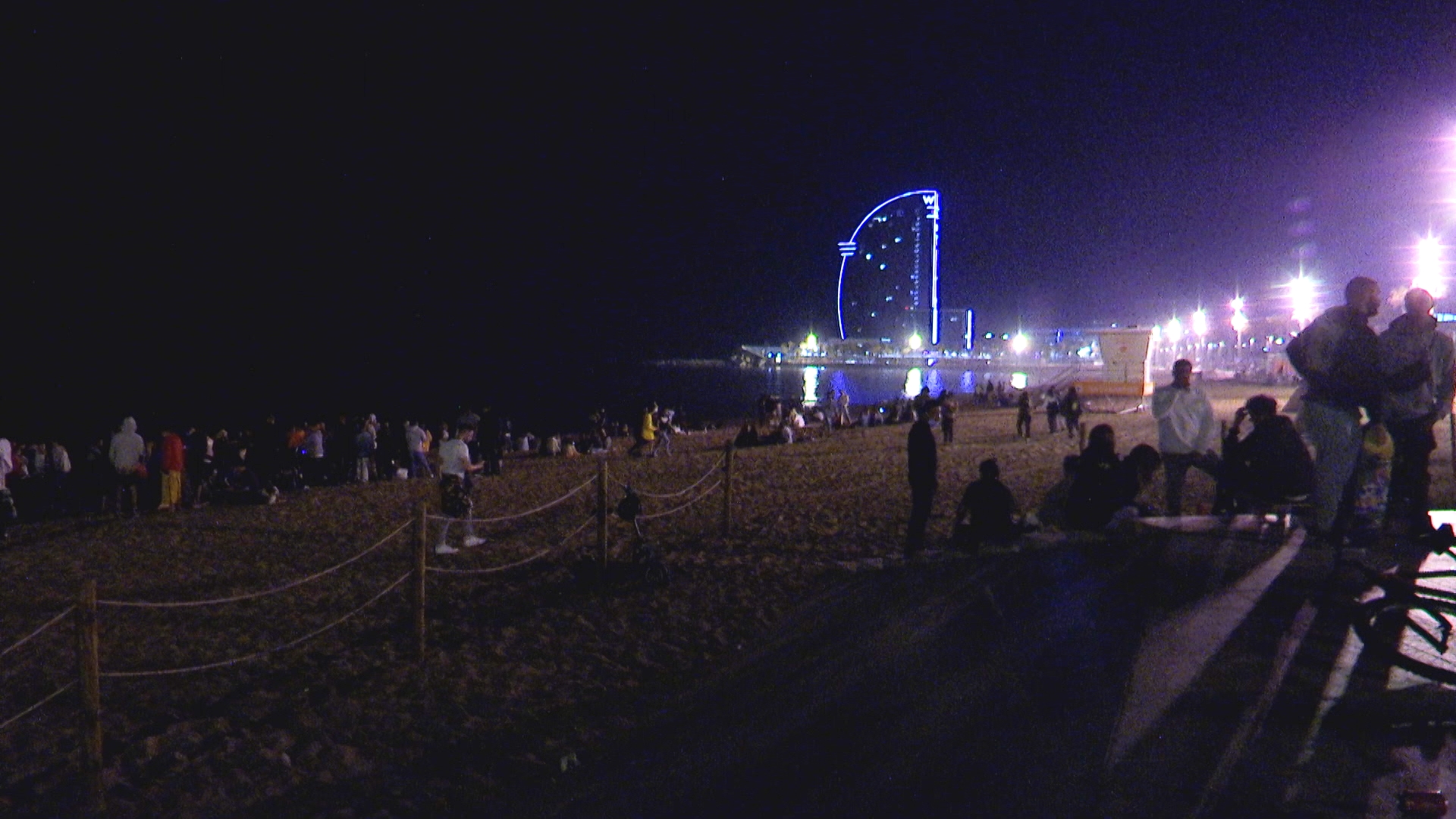 platja de la barceloneta de nit