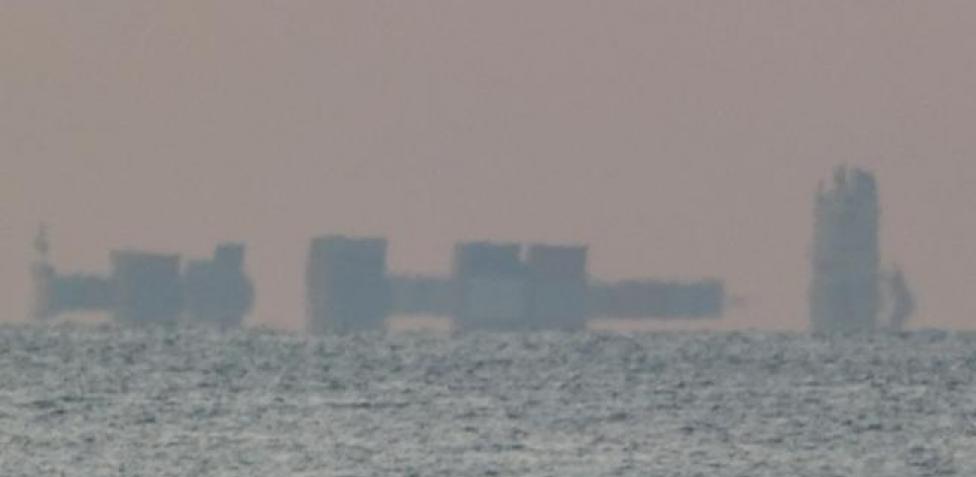 La mar plàcida ha provocat fenomens òptics espectaculars a Barcelona | calor, mar Mediterrani
