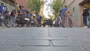 100.000 kg d’aliments per a persones vulnerables repartits en bicicleta