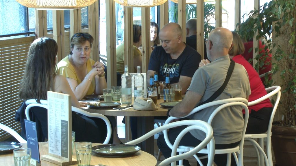 Aforament al 100 % i taules sense límit de persones: els restaurants eliminen les restriccions | bars, covid, Gremi de Restauració de Barcelona, restauració, restaurants