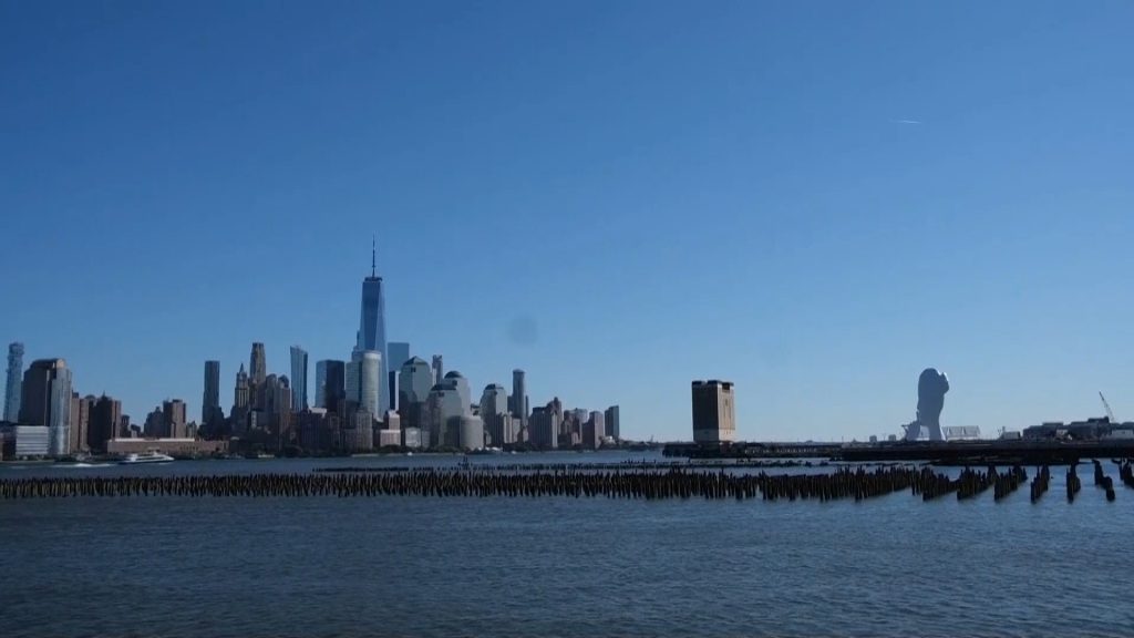 Jaume Plensa conquista Nova York i Nova Jersey amb l'escultura que demana silenci | VÍDEO | escultura