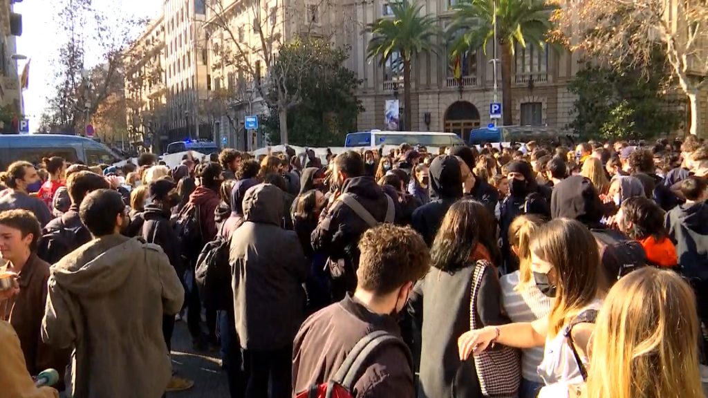 Vaga el 16 de desembre: Un miler d'estudiants a la manifestació a Barcelona per la llei Castells | estudiants, instituts, manifestacions a Barcelona, universitats, vaga