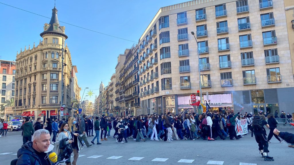 Vaga el 16 de desembre: Un miler d'estudiants a la manifestació a Barcelona per la llei Castells | estudiants, instituts, manifestacions a Barcelona, universitats, vaga