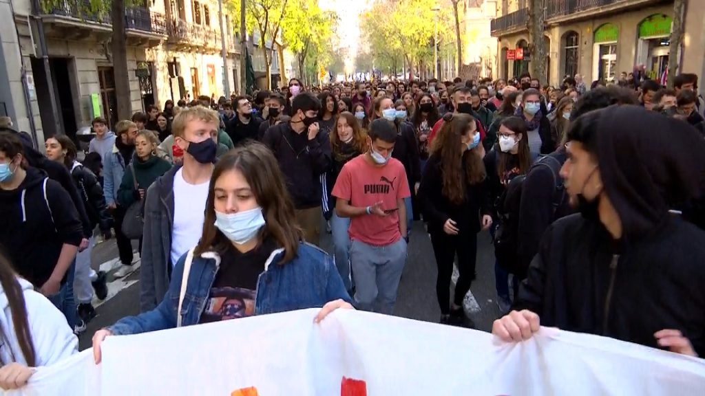 Vaga el 16 de desembre: Un miler d'estudiants a la manifestació a Barcelona per la llei Castells | estudiants, instituts, manifestacions a Barcelona, universitats, vaga