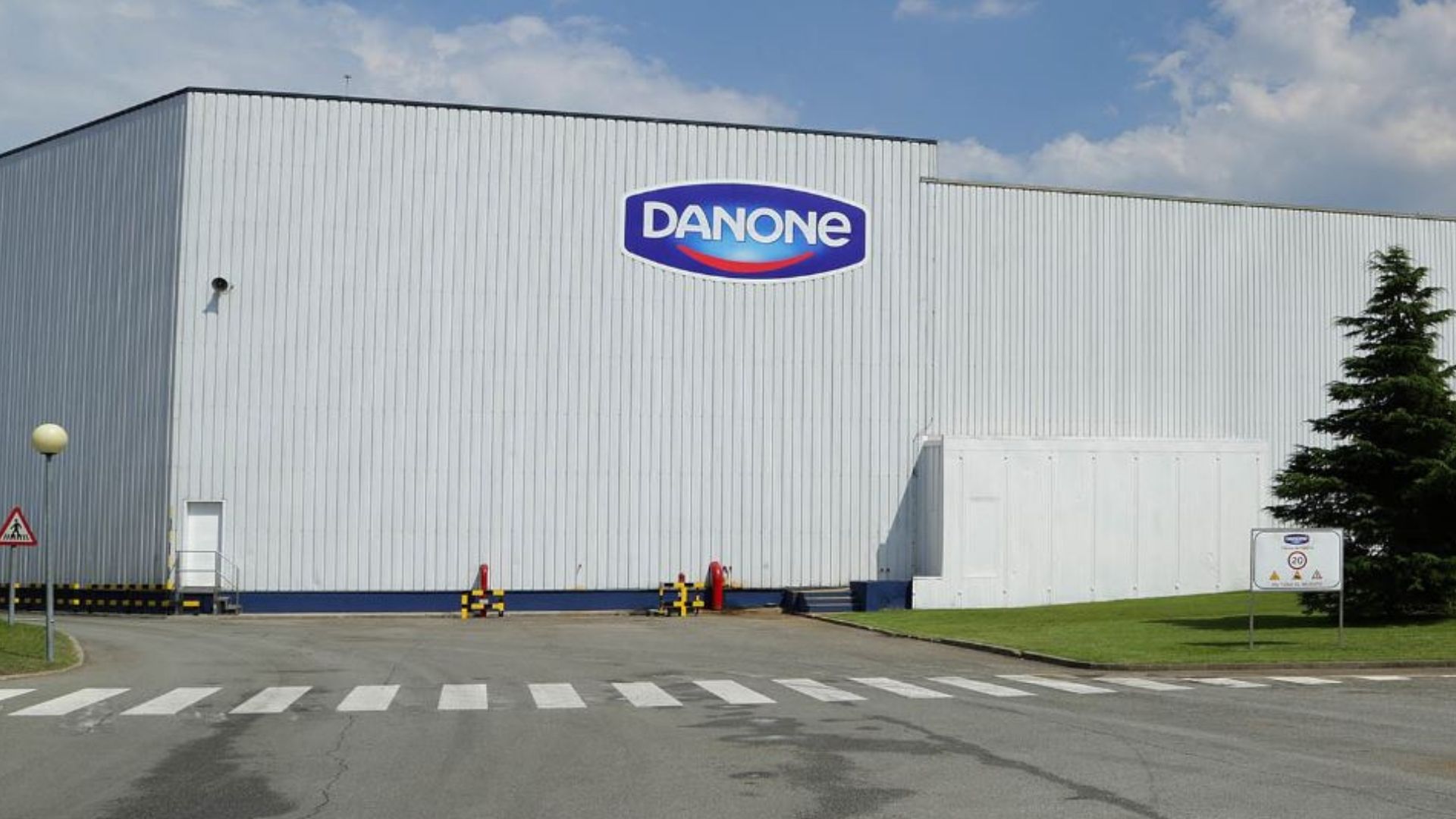 Danone pararà l'activitat si no s'acaba la vaga de transportistes d'aquí a 24 hores | transport de mercaderies, vaga