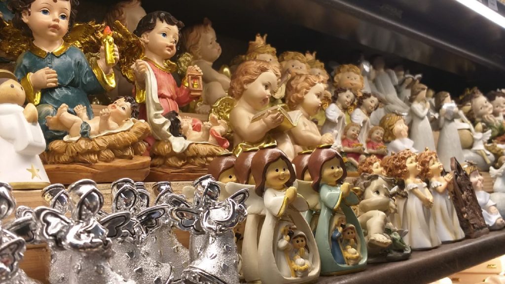 Les vendes en línia, el miracle que salva La Botiga de la Catedral: "No ens entrava ningú" | Catedral de Barcelona, covid