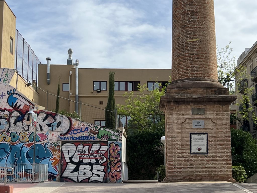 La plaça del Poble Romaní passa a dir-se plaça del Poble Gitano | nomenclàtor