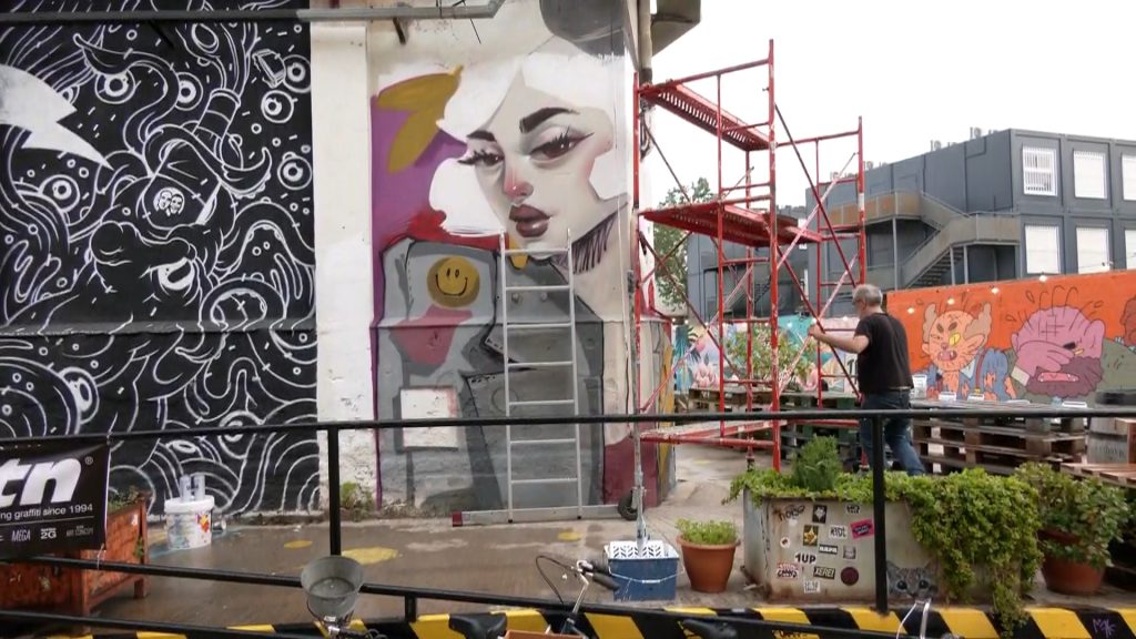 Les artistes urbanes es reivindiquen amb l'exposició "Femmes vandales" a la Nau Bostik | art urbà, dones, grafits