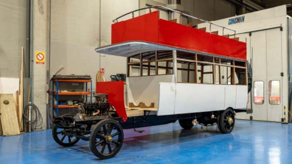 TMB torna a obrir l'estació fantasma de Gaudí i altres espais insòlits del metro de Barcelona | autobús, exposicions, metro, portes obertes, TMB