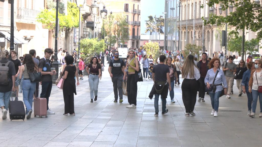 El petit comerç es planta: "No ens surt a compte aixecar la persiana en diumenge" | eixos comercials, festius, Fundació Barcelona Comerç