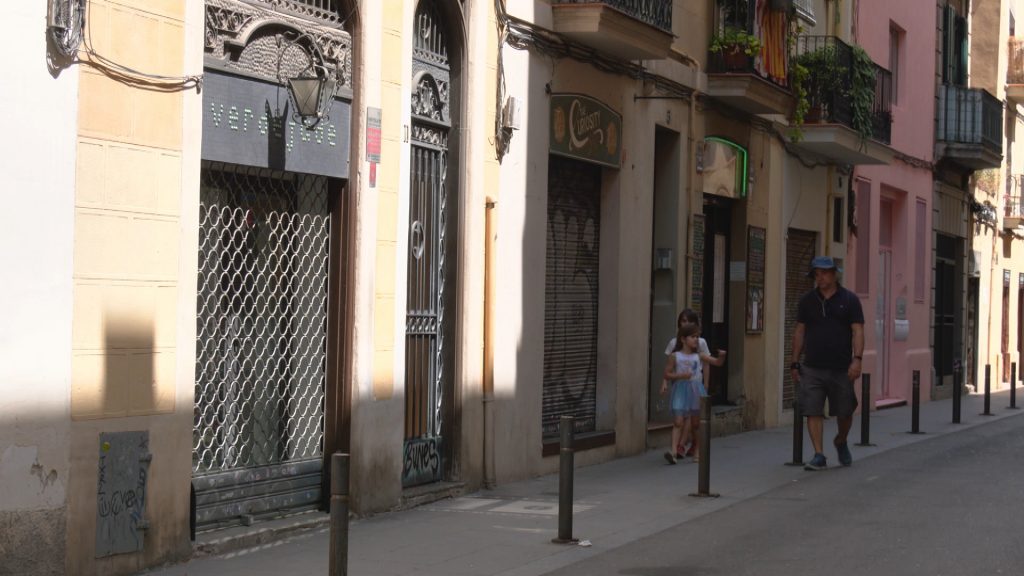 El petit comerç es planta: "No ens surt a compte aixecar la persiana en diumenge" | eixos comercials, festius, Fundació Barcelona Comerç