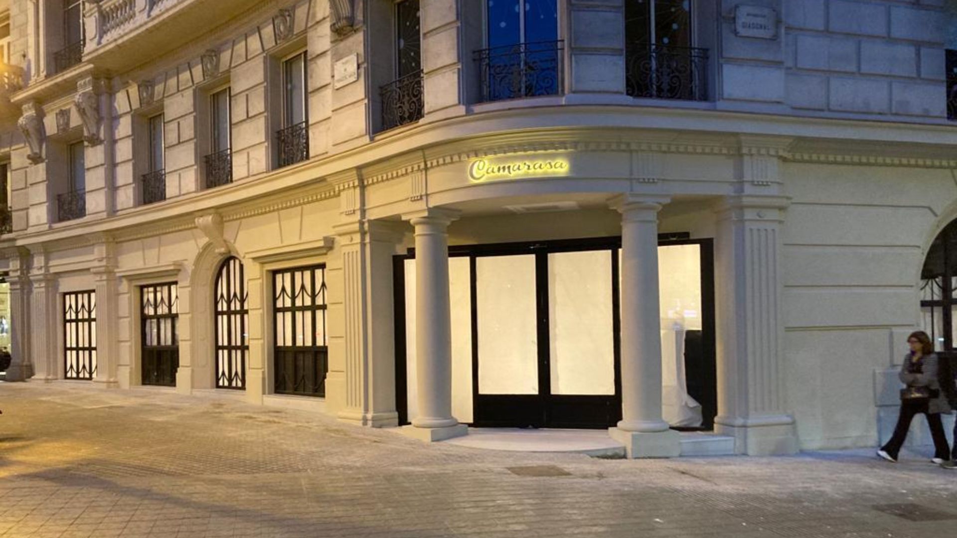 La plaça de Francesc Macià recupera una façana emblemàtica