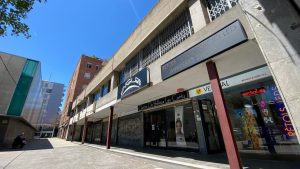 Front comú de l’oposició perquè l’Ajuntament de Barcelona doni ajuts als locals “buits” de les Corts