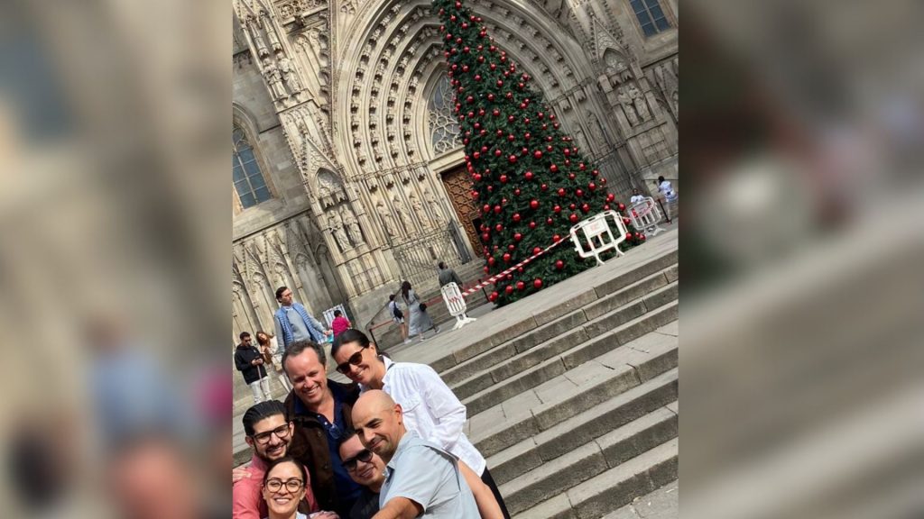 Una fira de Nadal en plena primavera a Barcelona: Netflix, de rodatge davant la Catedral | Catedral de Barcelona, pel·lícules