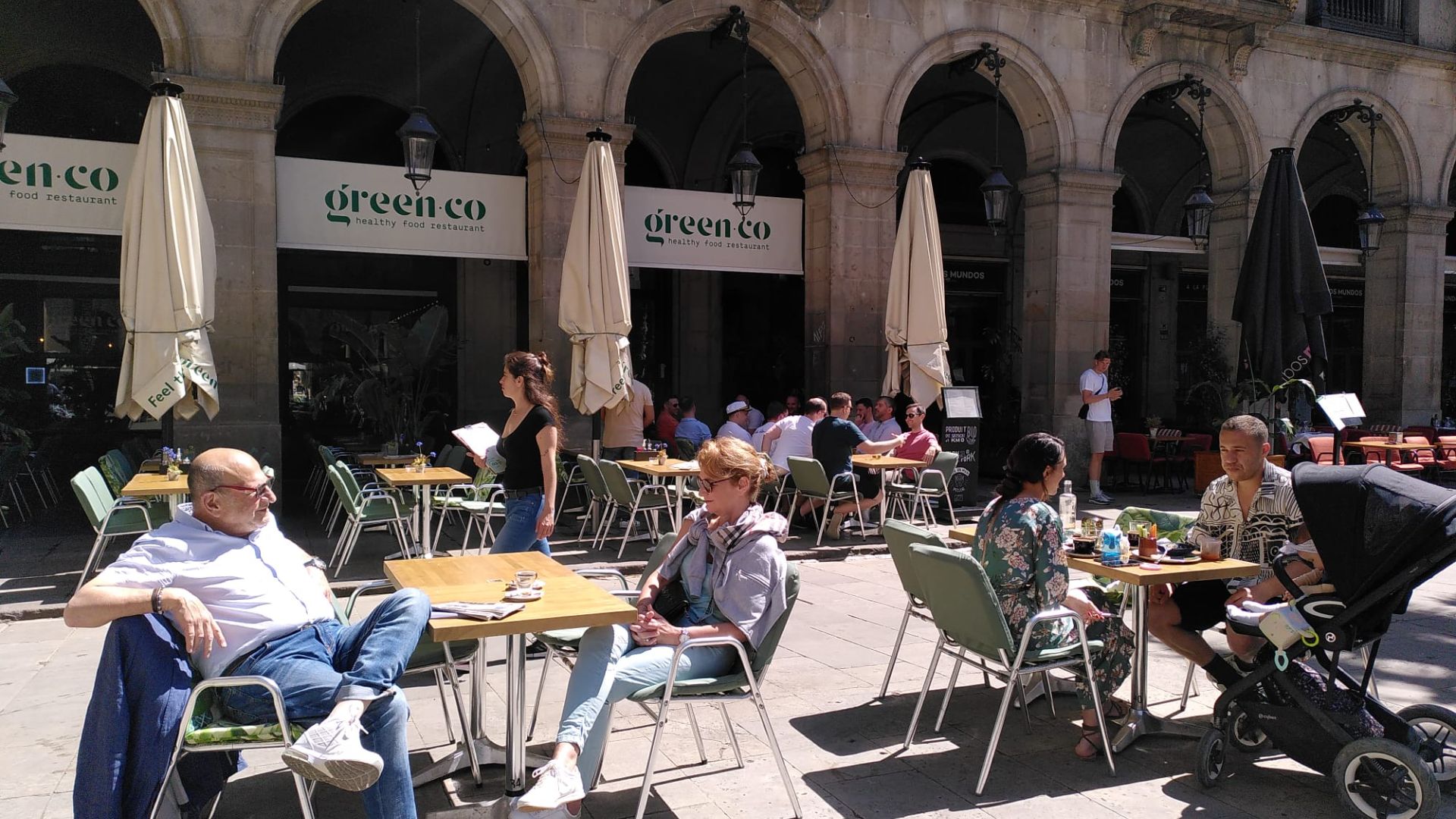 Gairebé la meitat dels treballadors de bars i restaurants no parla català | Ajuntament de Barcelona, català, restauració, restaurants