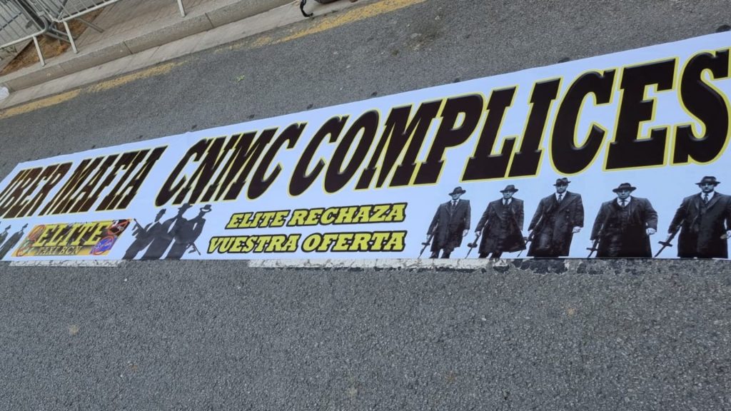 Manifestació de taxis a Barcelona per demanar la destitució de la presidenta de la CNMC | protestes, taxi, vtc