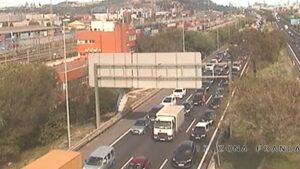 Accident múltiple a Sant Joan Despí amb un ferit: cues fins a la ronda del Litoral de Barcelona