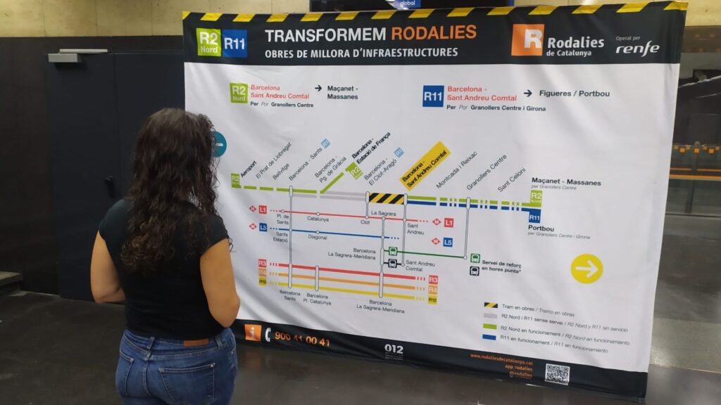 Confusió entre els usuaris a les estacions d'El Clot i Sant Andreu pels talls a Rodalies | cues, obres, Renfe, Rodalies, tren