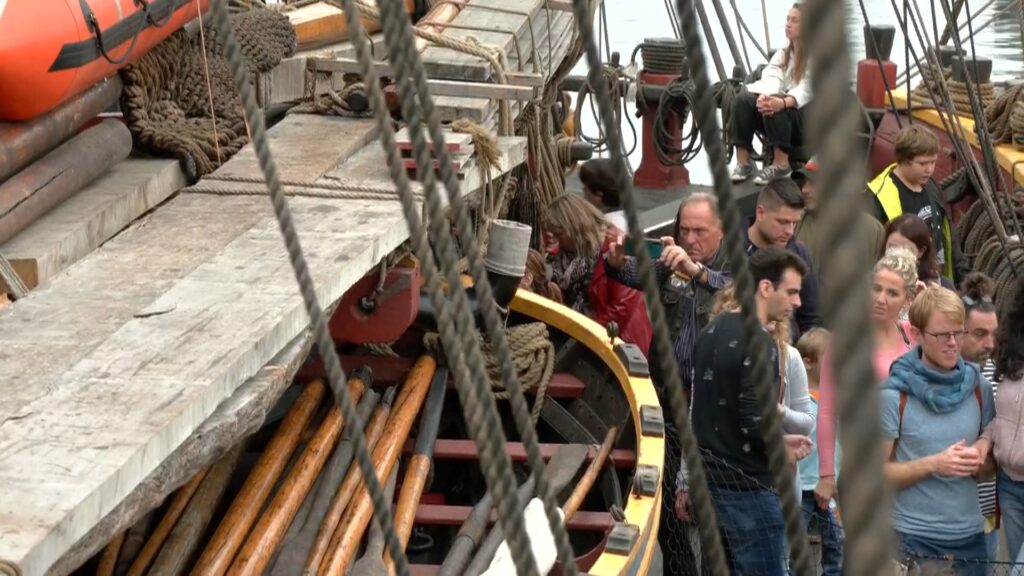 Més de 200 visites en un dia al veler de fusta més gran del món: "És una passada" | port de Barcelona, vaixells