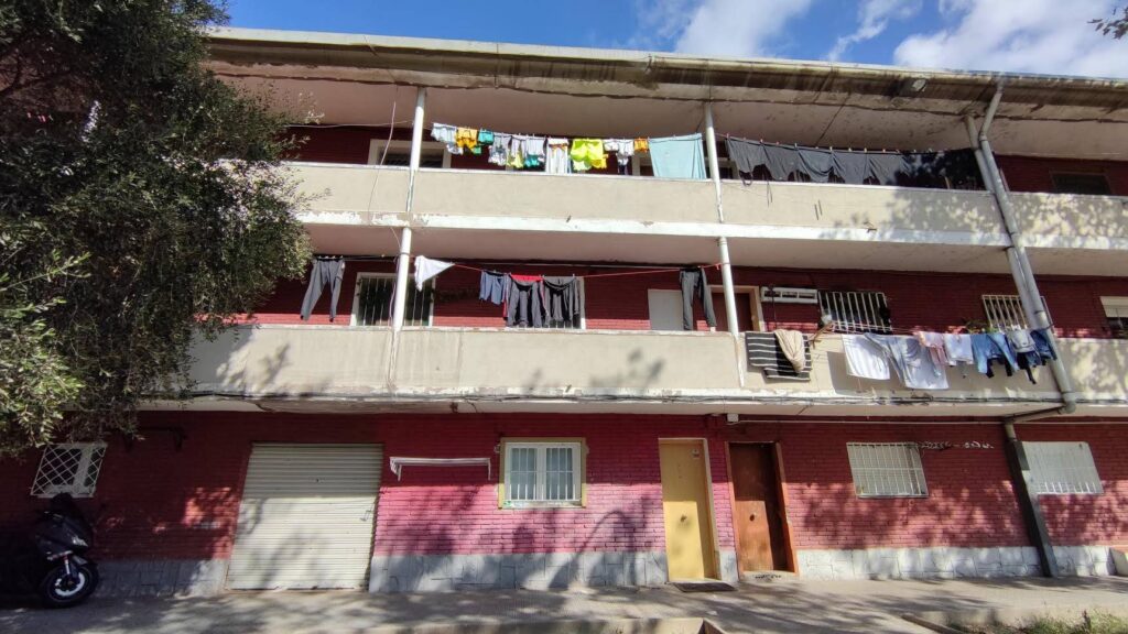 Comencen les obres dels pisos a tocar de la presó de la Trinitat Vella: "No ens ho acabem de creure" | habitatge públic