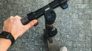 Puc entrar la bici elèctrica al transport públic? I un patinet amb funda?