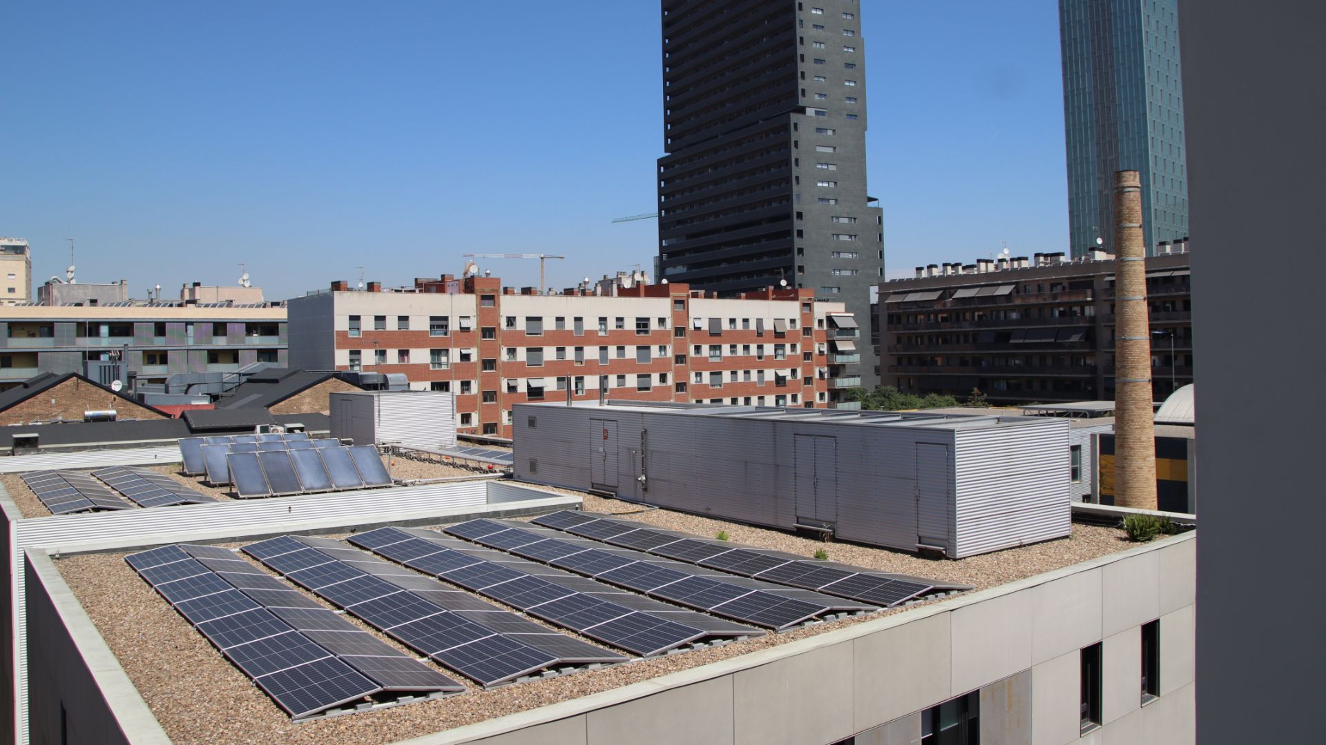 Barcelona cedirà 10 cobertes municipals per a plaques fotovoltaiques d'autoconsum compartit | Ajuntament de Barcelona, energia, energies renovables