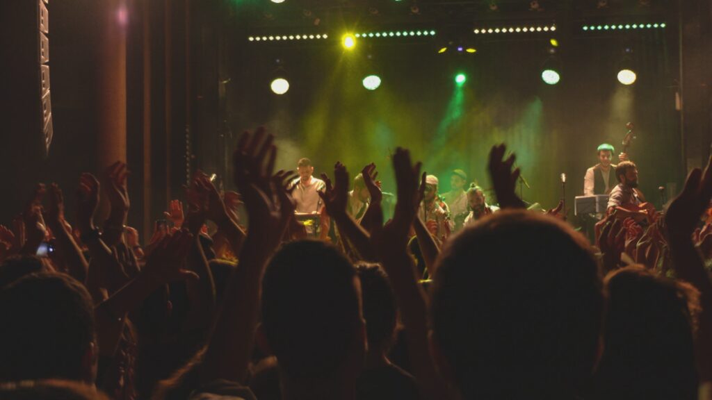 El Pony Pisador fa furor a la Sala Apolo | música popular, Sala Apolo