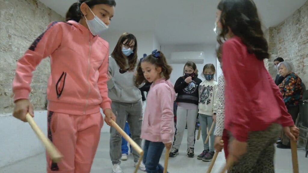 Els Bastoners del Raval busquen nous membres per continuar amb l'activitat cultural | cultura popular, tradicions