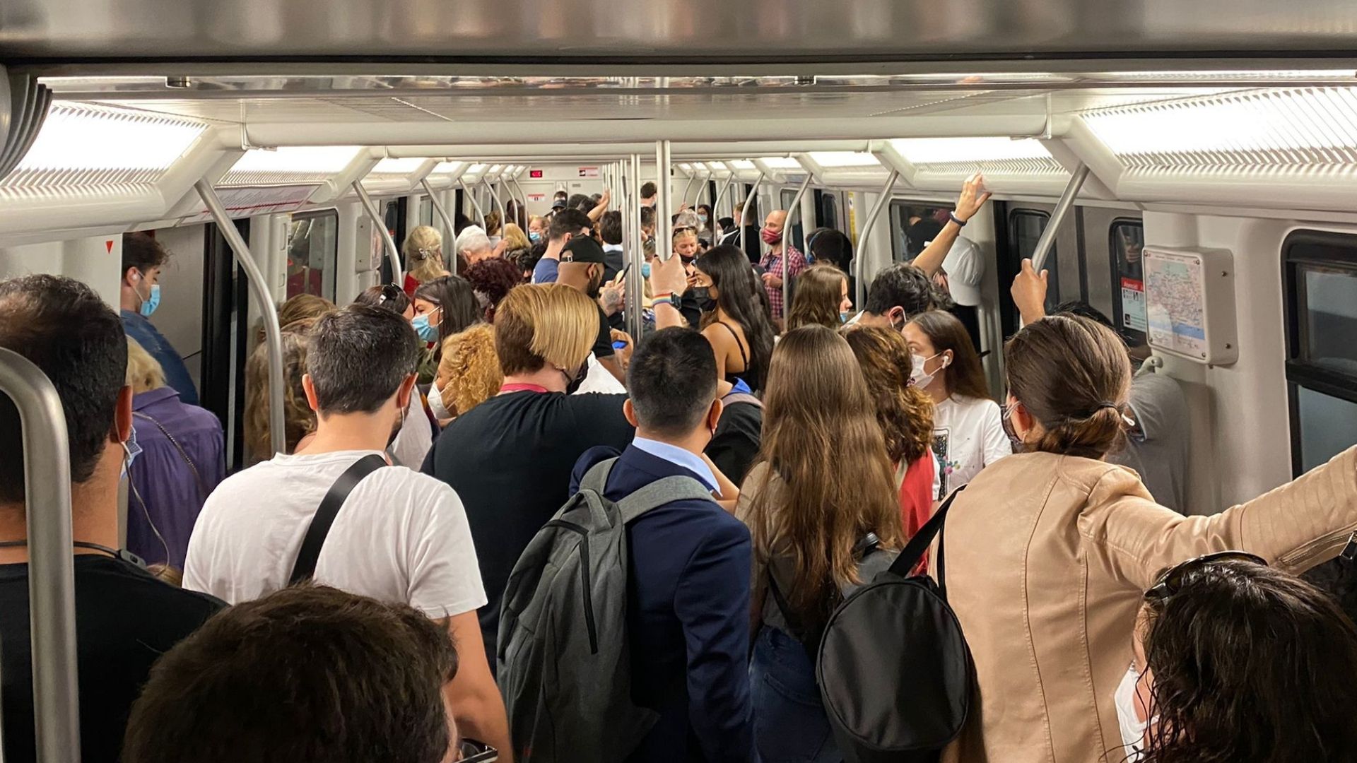 Octubre de rècord: metro i bus superen els 60 milions de validacions per primera vegada | metro, TMB, transport públic