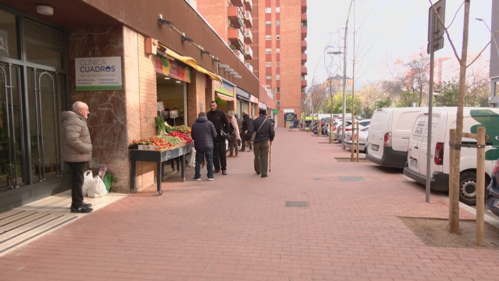 Canyelles estrena 13.000 m² de carrers, places i interiors d'illa reurbanitzats | remodelació