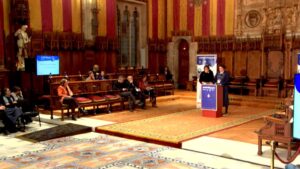 300 dones científiques es troben a l’Ajuntament  de Barcelona per despertar vocacions en adolescents