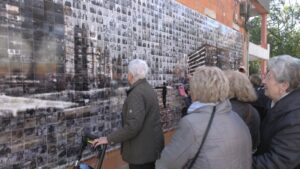 El Besòs i el Maresme estrena un gran mural participatiu que mostra la història del barri
