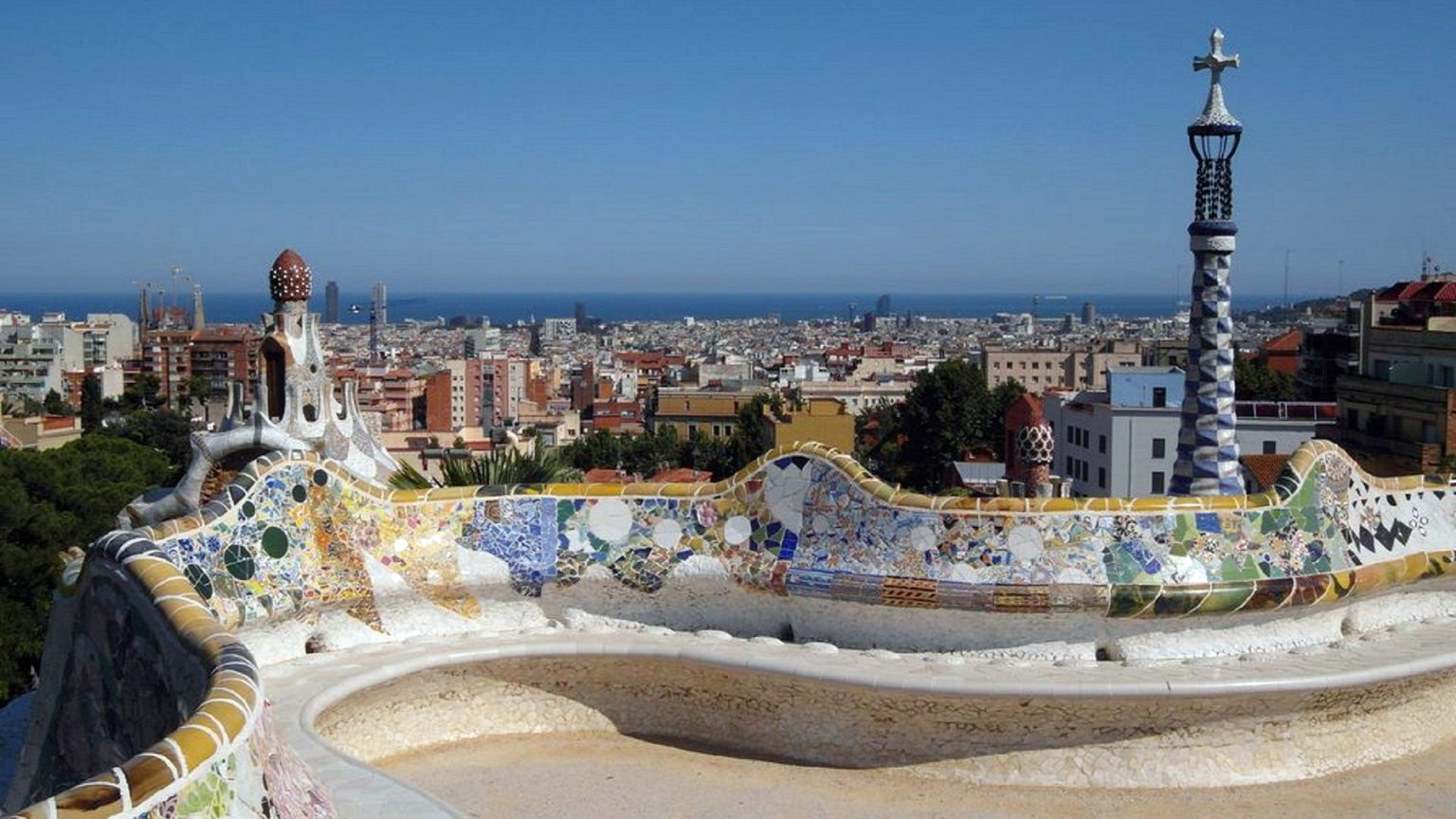 L'Ajuntament de Barcelona destinarà 10 milions d'euros a la preservació dels monuments | Ajuntament de Barcelona, art urbà, monuments, Park Güell