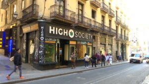 El Gremi de Floristes denuncia la proliferació de botigues cannàbiques amb llicència de floristeria