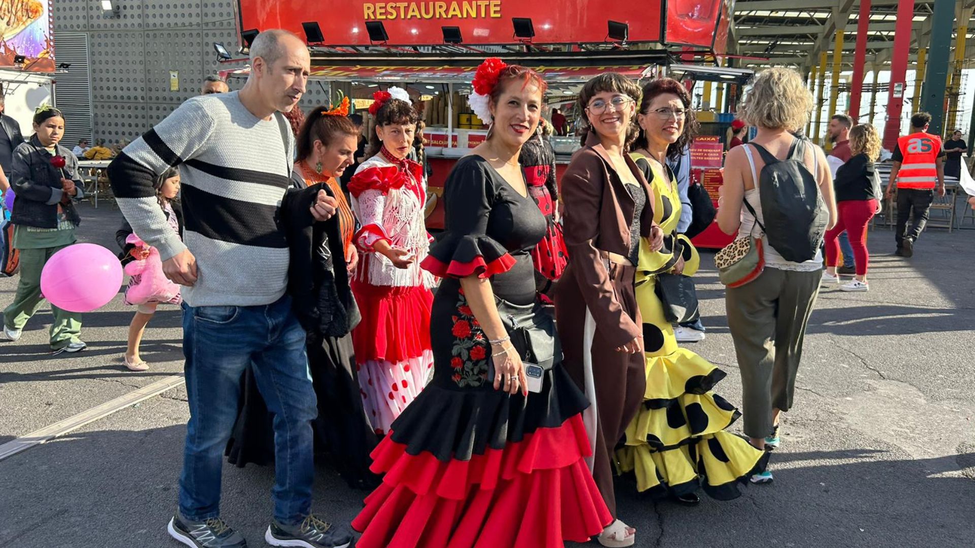 Riuades de persones omplen el Fòrum per la Feria de Abril