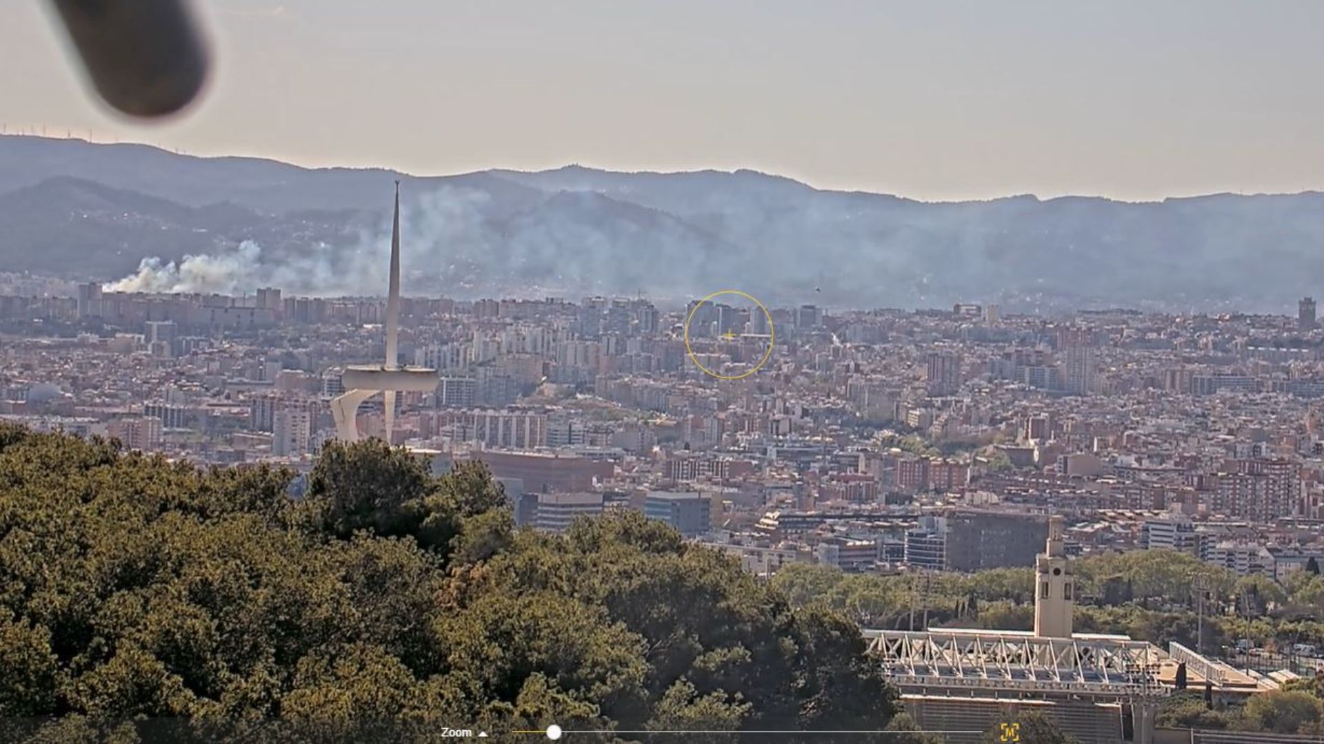 Un incendi de vegetació a Sant Boi de Llobregat, visible des de Barcelona | Bombers de la Generalitat, Incendis, incendis forestals