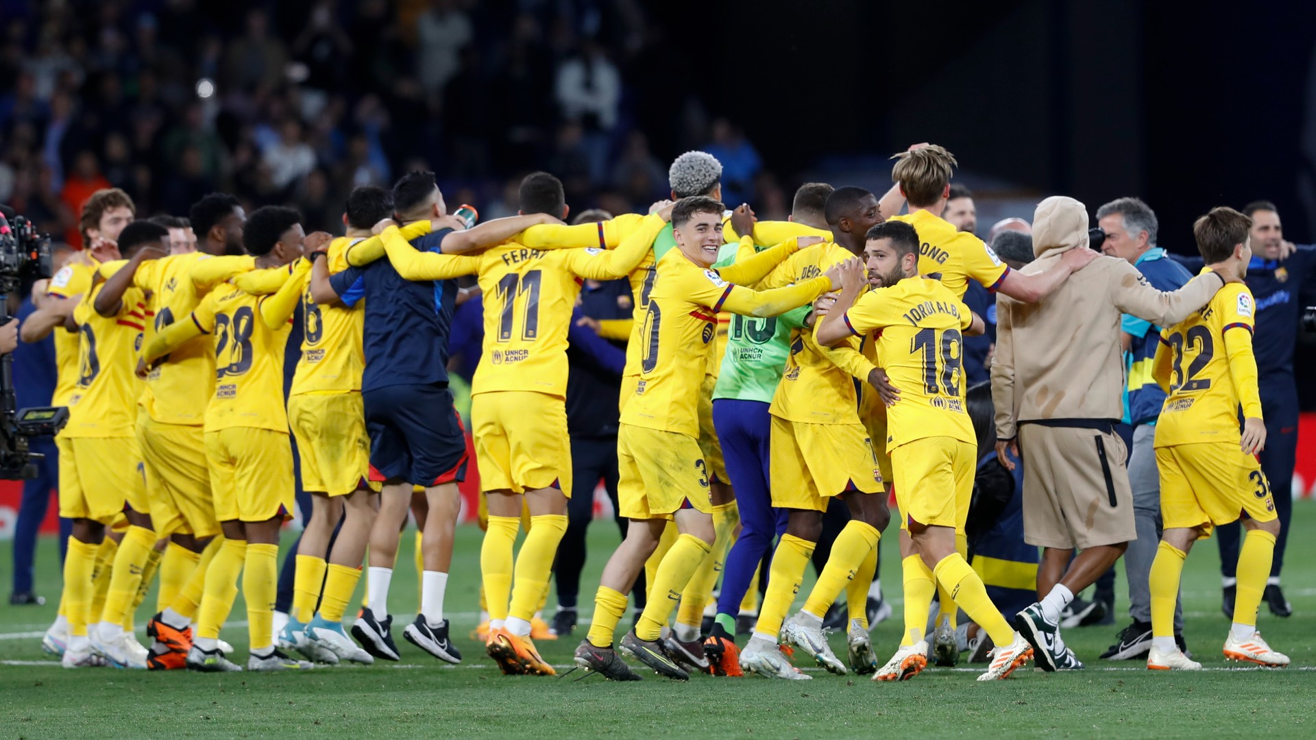 El Barça celebró la liga de Xavi Hernández en el césped del RCDE Stadium