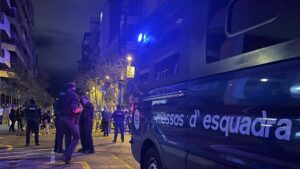 Denunciades 12 persones durant la nit a la Bonanova per desobeir els Mossos