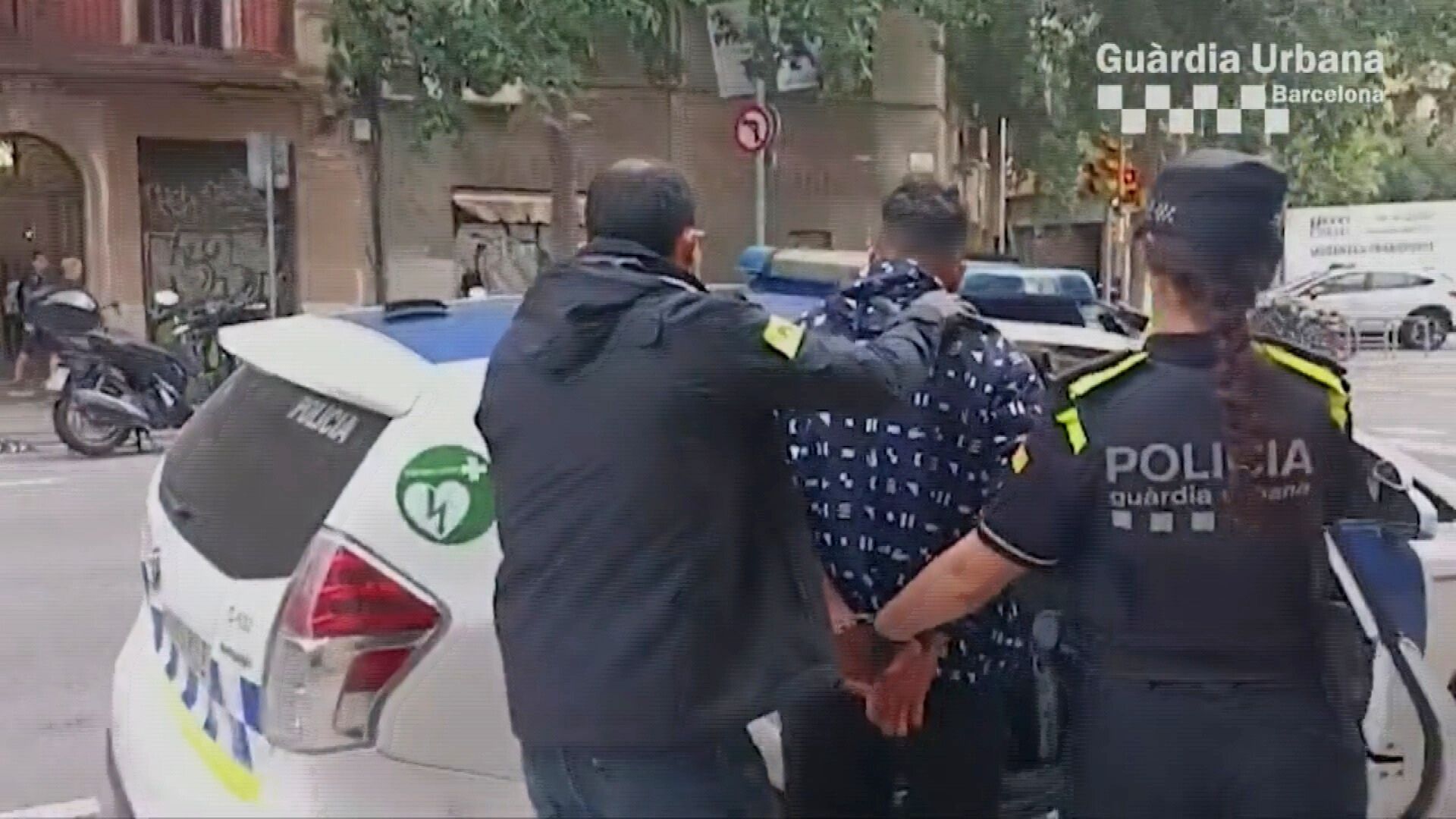 Un detingut en el desmantellament d'un punt de venda de drogues a l'Eixample | drogues, Guàrdia Urbana, Mossos d'Esquadra