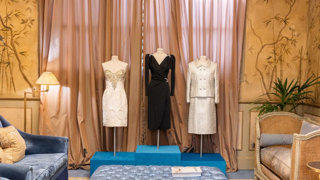 El Palace Barcelona es recrea en el luxe per commemorar els 180 anys de la botiga Santa Eulalia | exposició, hotels, moda