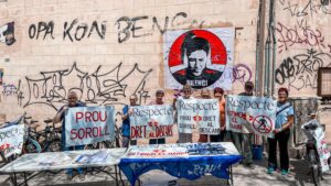 El mural del silenci s’estén per Ciutat Vella i n’apareix un altre al passeig del Born