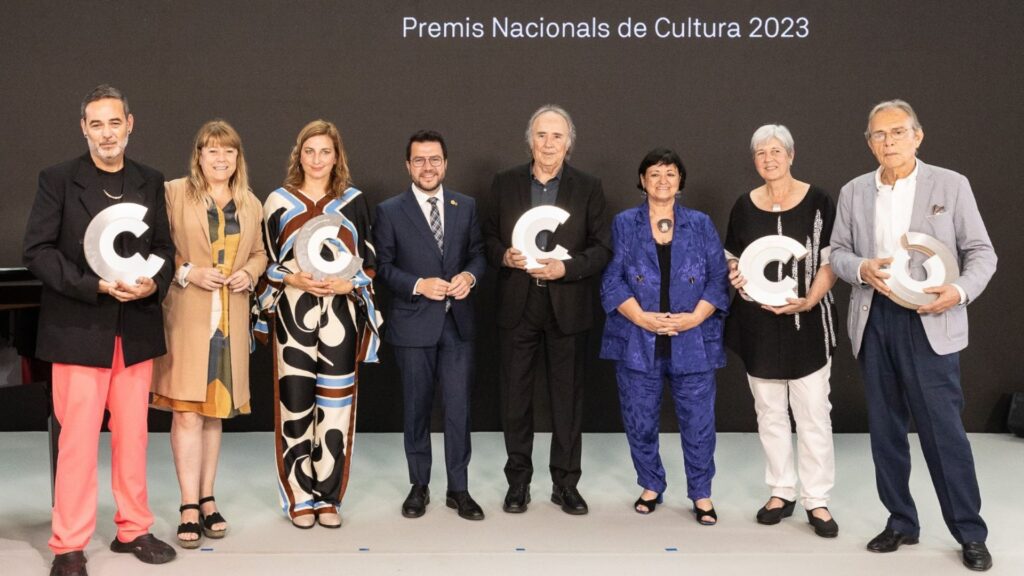 Els Premis Nacionals de Cultura 2023 distingeixen la trajectòria de Joan Manuel Serrat | premis