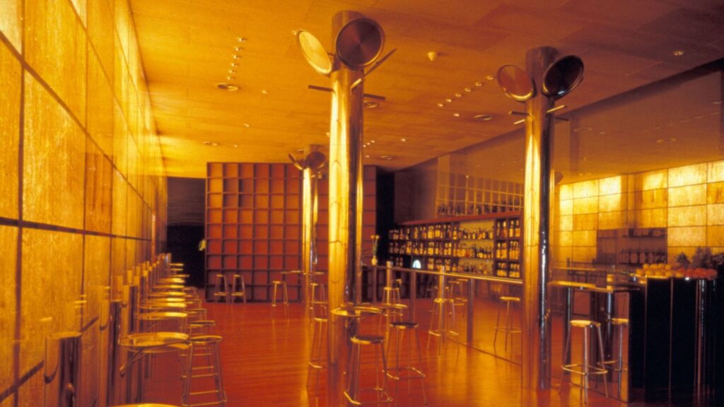 Bar Zsa Zsa: de premi FAD d'interiorisme el 1990 a desaparèixer del mapa barceloní | arquitectura, FAD