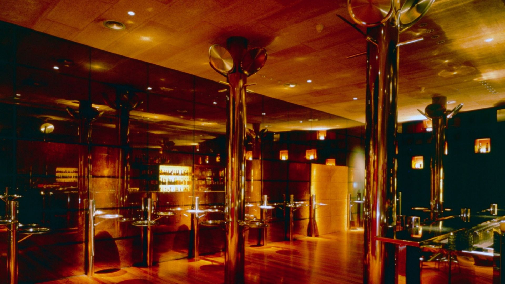 Bar Zsa Zsa: de premi FAD d'interiorisme el 1990 a desaparèixer del mapa barceloní | arquitectura, FAD