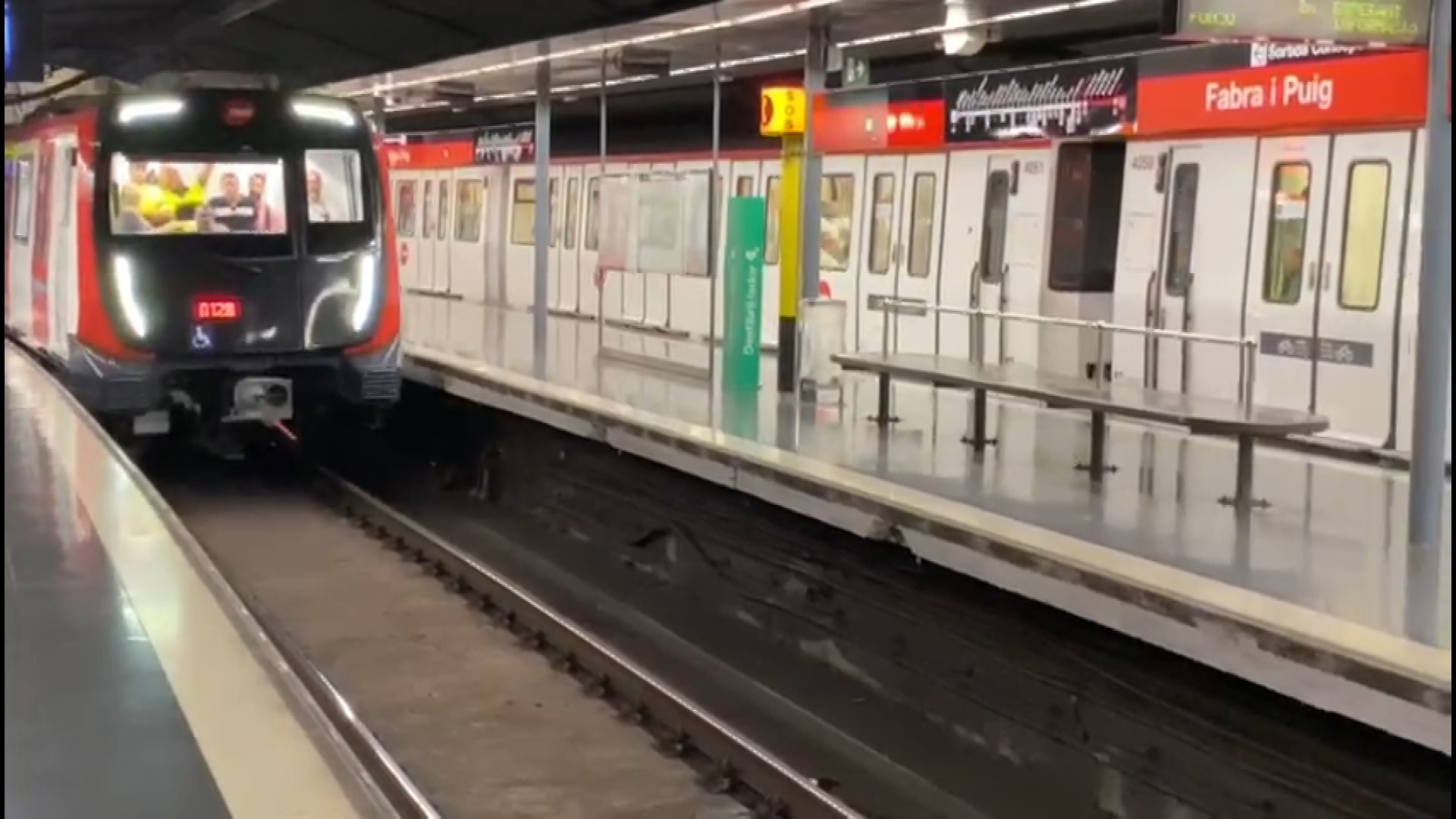 Nou tren sèrie 8000 L1 metro