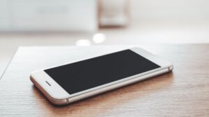 Detingut un lladre després d’anar a buscar el mòbil que havia perdut en un atracament a l’Eixample