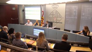 L’Ajuntament de Barcelona aprova en comissió un “cordó democràtic” contra Vox