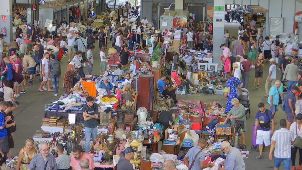 10 anys del trasllat del Mercat dels Encants: pros i contres dels paradistes | Encants Vells, mercats, plaça de les Glòries Catalanes