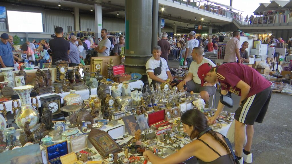 10 anys del trasllat del Mercat dels Encants: pros i contres dels paradistes | Encants Vells, mercats, plaça de les Glòries Catalanes