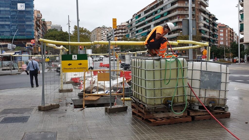 Un despreniment a l'estació de la Sagrera talla durant hores l'L5 del metro de Barcelona | avaries, metro